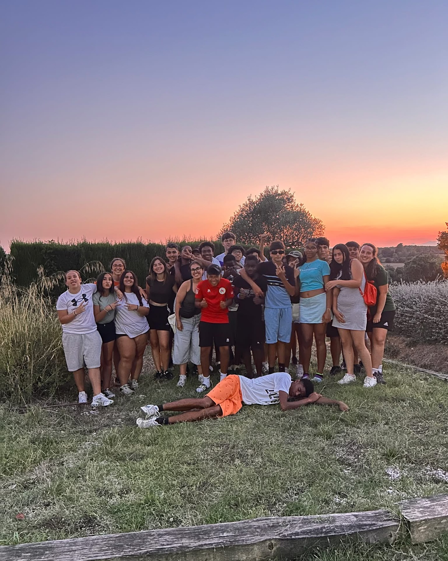 Grup d'adolescents en colònies d'estiu