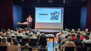 Sala plena en la xerrada edatisme
